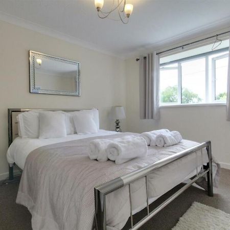 The Firs - Apartment Next To Beach & Forest - Pets Are Free Barton on Sea Exterior foto
