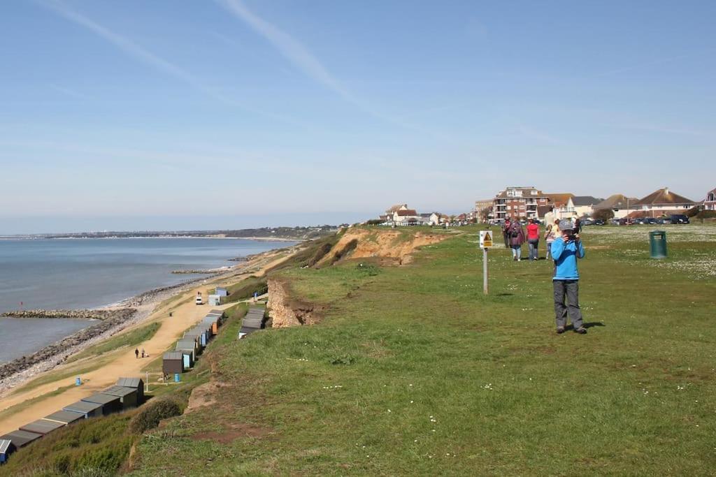 The Firs - Apartment Next To Beach & Forest - Pets Are Free Barton on Sea Exterior foto