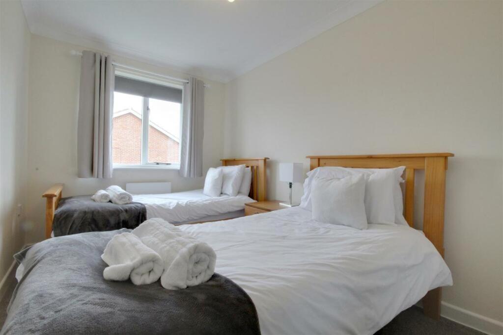The Firs - Apartment Next To Beach & Forest - Pets Are Free Barton on Sea Exterior foto