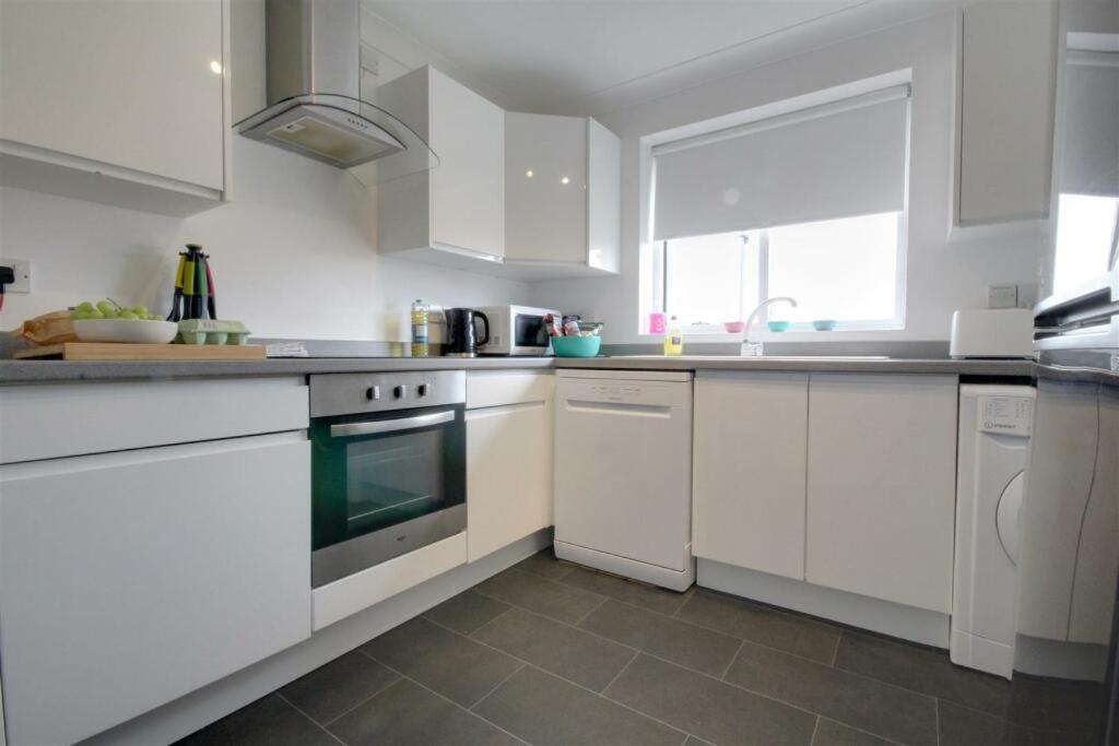 The Firs - Apartment Next To Beach & Forest - Pets Are Free Barton on Sea Exterior foto