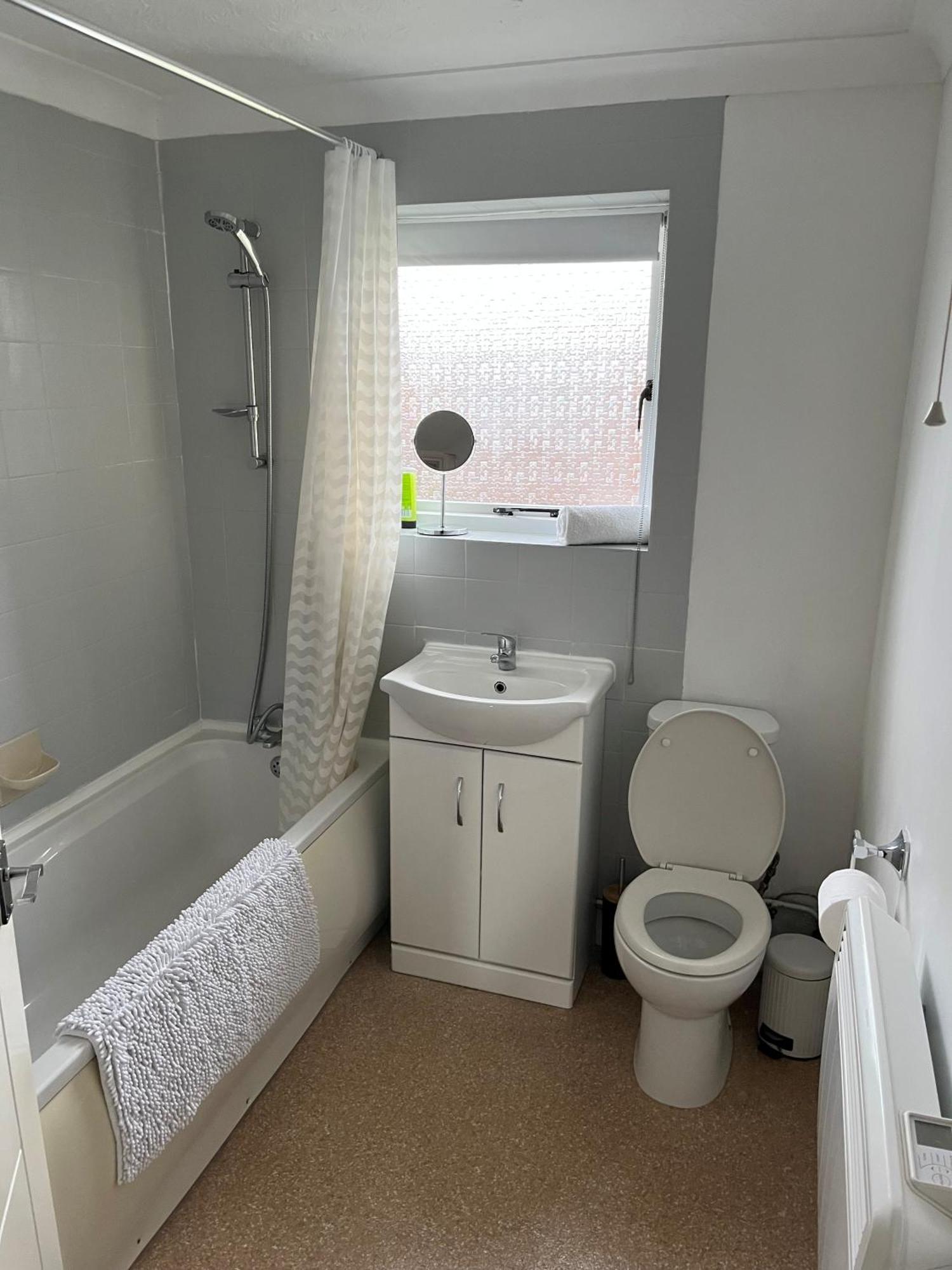 The Firs - Apartment Next To Beach & Forest - Pets Are Free Barton on Sea Exterior foto